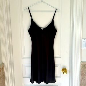 New with tags! Never worn Wilfred slip dress from Aritzia.